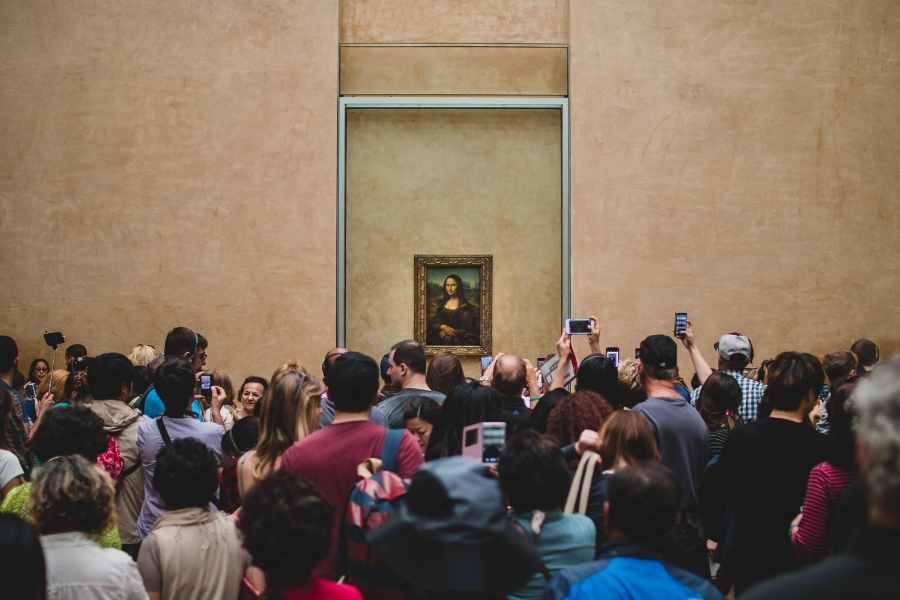 Mona Lisa, Louvre, Paris, France | 13 Inspiring Places to Study Abroad as an Art History Major | AIFS Study Abroad