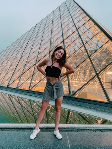 College student at the Louvre in Paris, France | AIFS Study Abroad