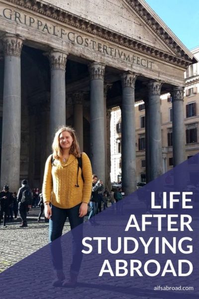 College student at the Pantheon in Rome, Italy | AIFS Study Abroad