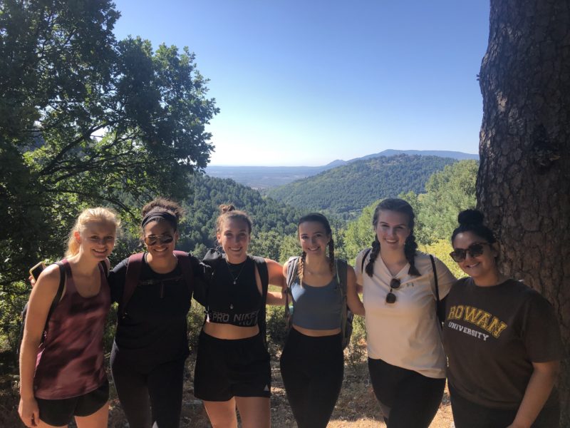 Group of college students hiking outside of Madrid, Spain | AIFS Study Abroad