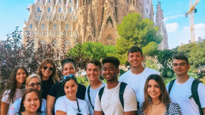 Group of AIFS Abroad students in Barcelona, Spain in front of Sagrada Familia