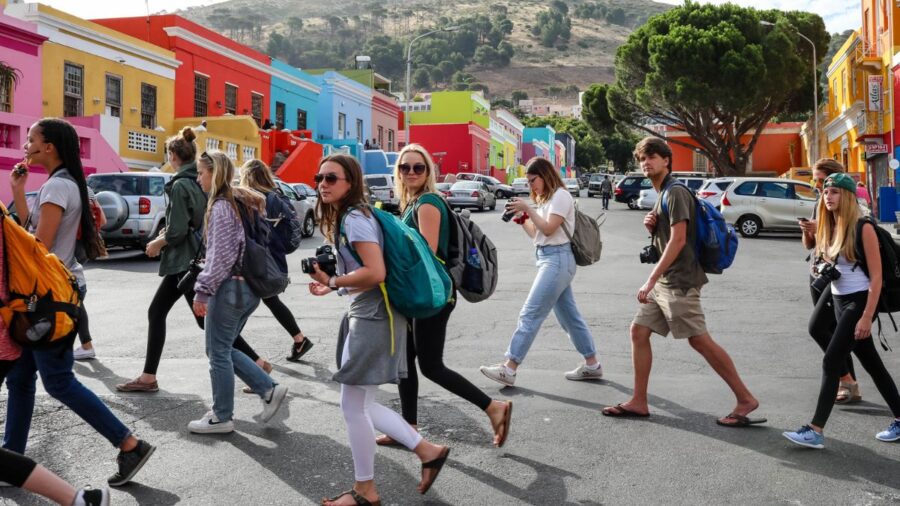AIFS Abroad students exploring Bo Kaap in South Africa during one of the classes on their study abroad program