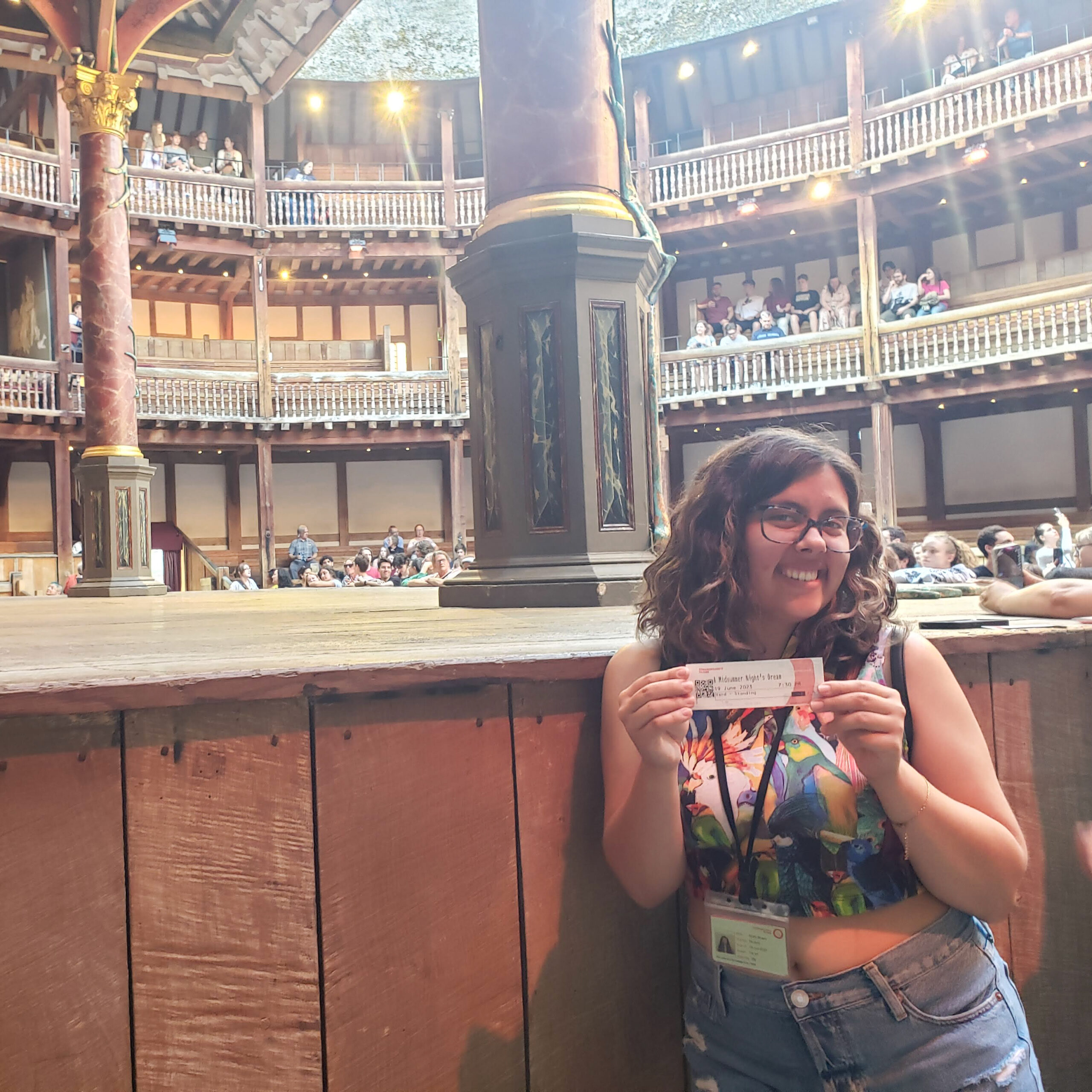 O verão de Sydni no exterior no Shakespeare’s Globe