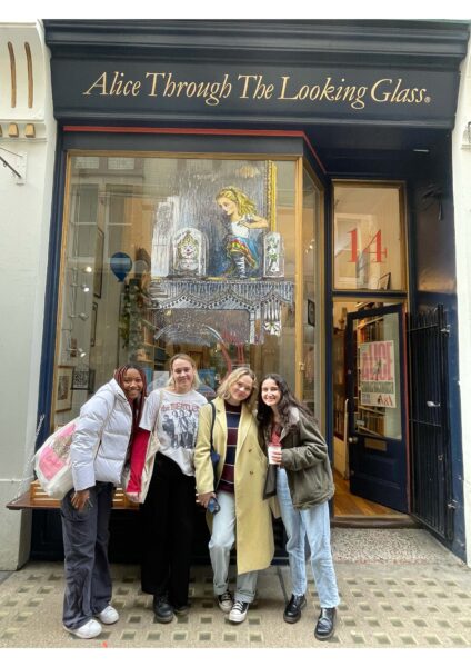 AIFS Abroad students in London exploring Booksellers Row during their Bibliotherapy Course