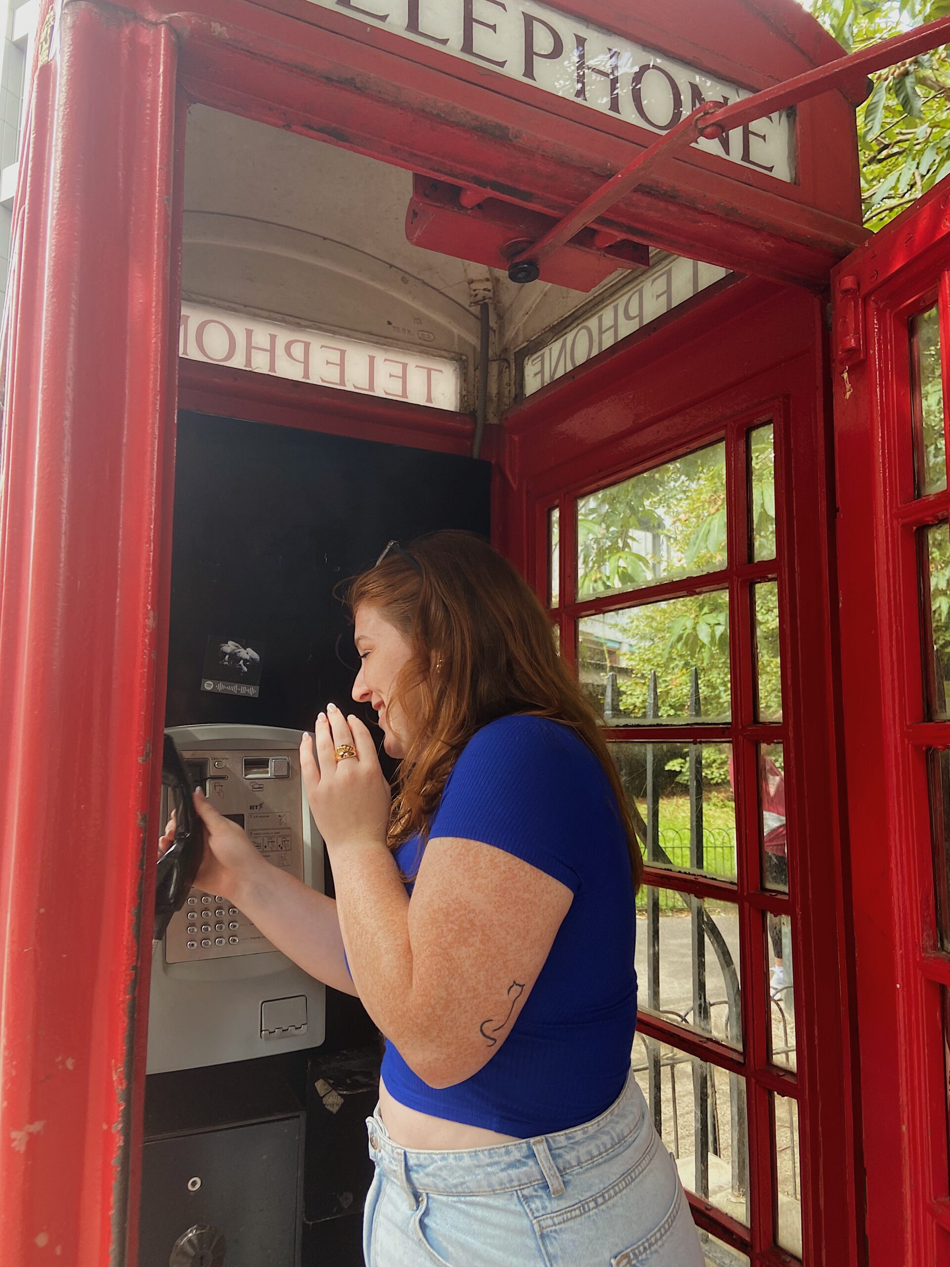 AIFS Abroad Alum Hannah from Towson University in London, England at a red phonebooth