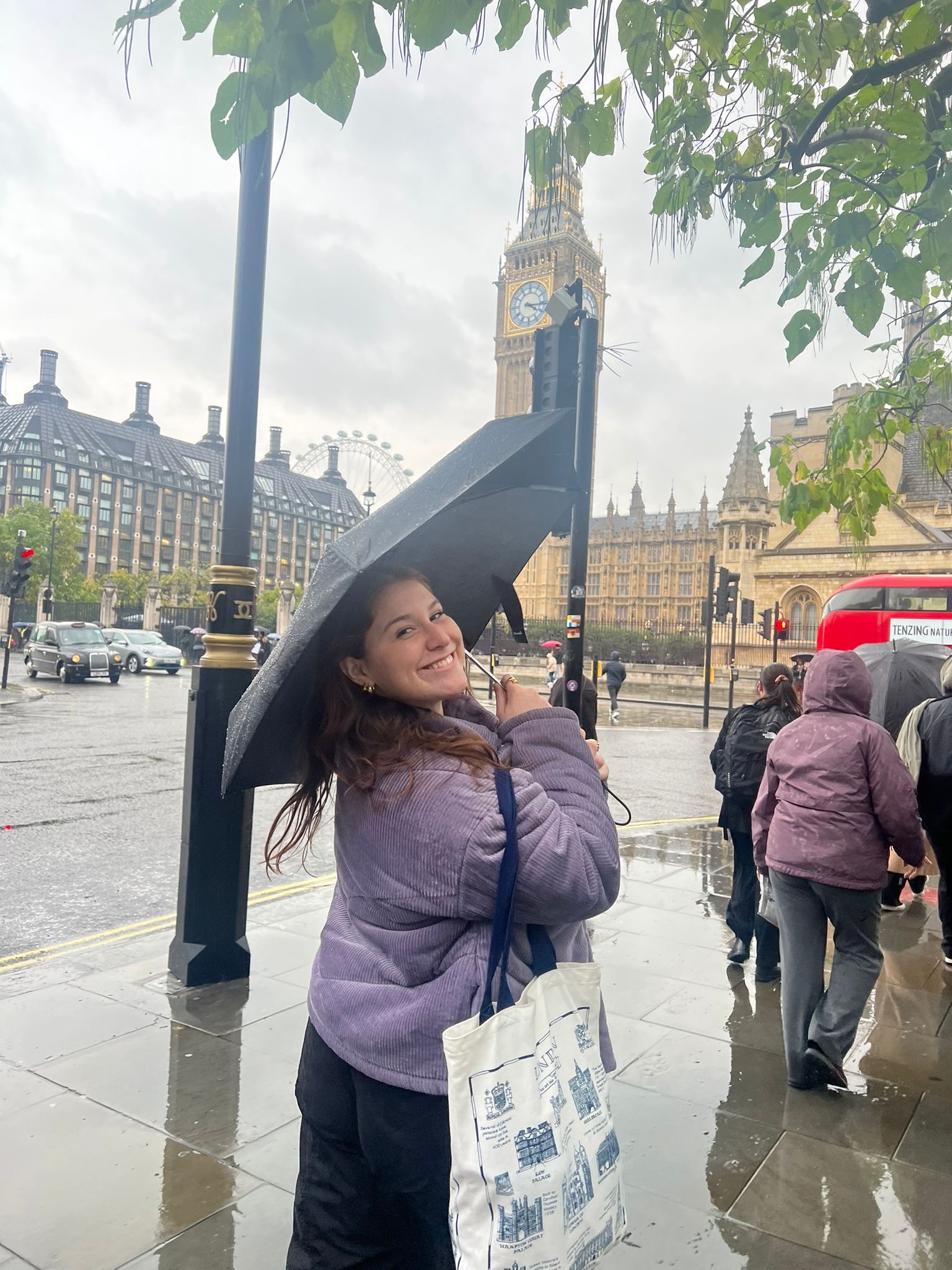 AIFS Abroad Alum Hannah from Towson University in London, England holding an umbrella in the rain