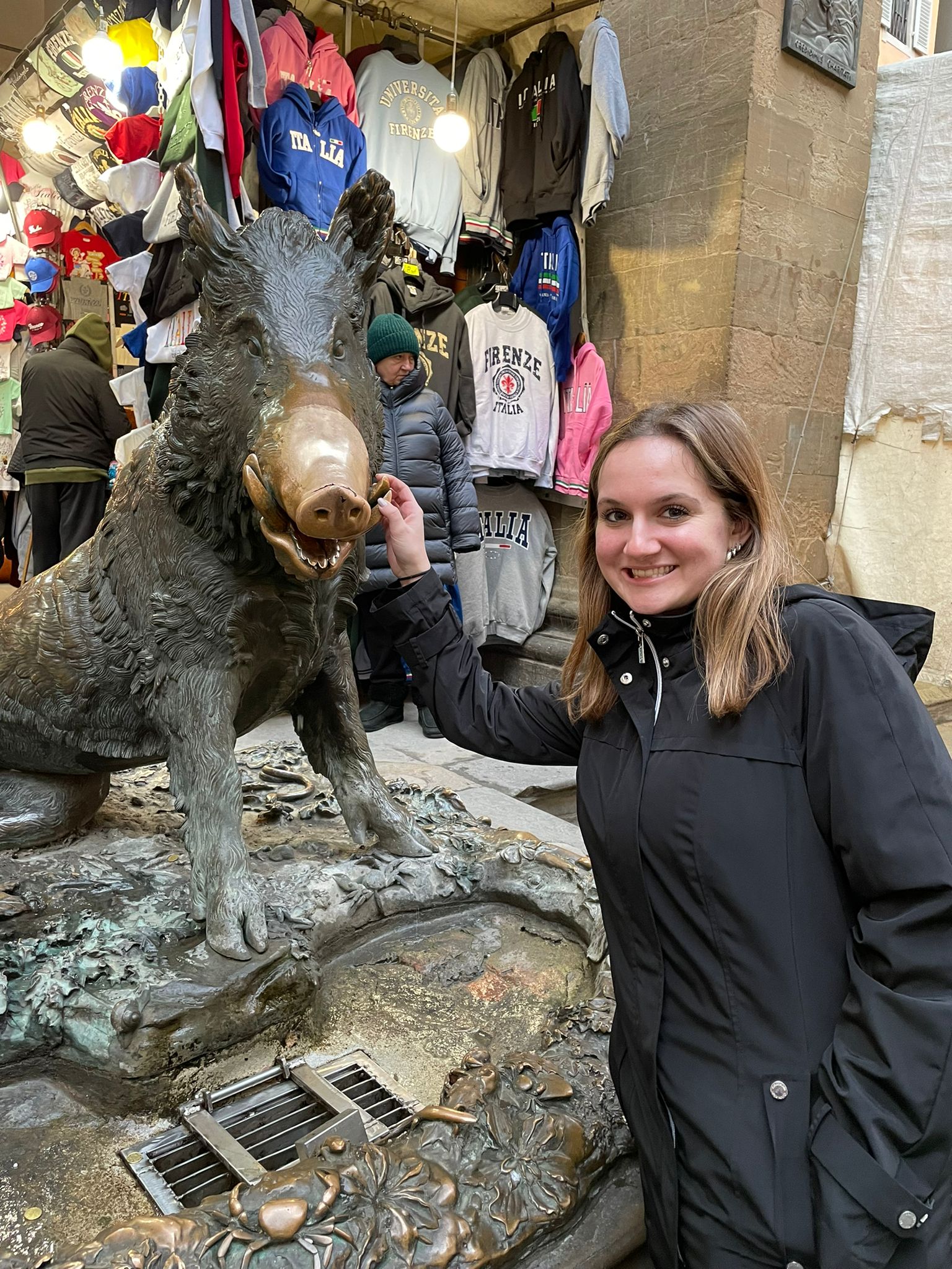 aifs abroad student studying abroad in florence, italy at famous boar statue