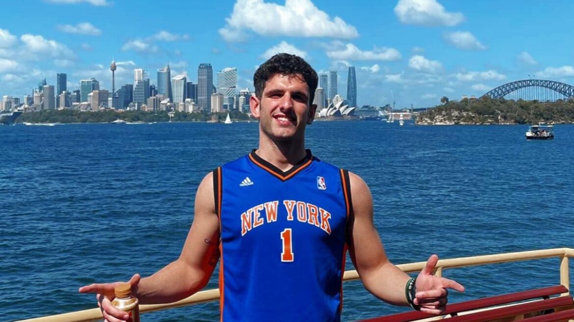 aifs abroad study + internship program participant in sydney, australia on sydney harbor