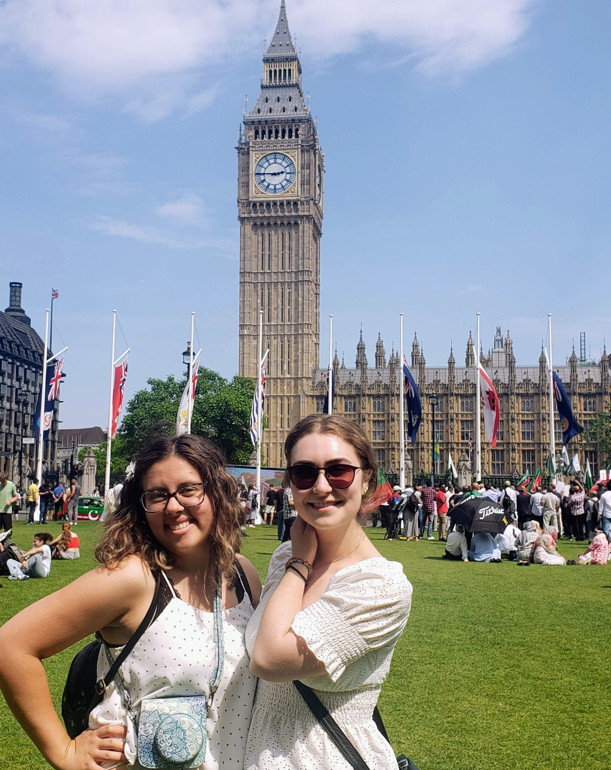 aifs abroad students at big ben in london, england while studying abroad