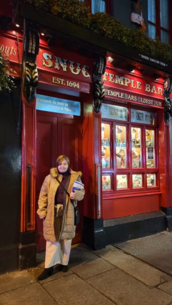 aifs abroad student in temple bar, dublin, ireland