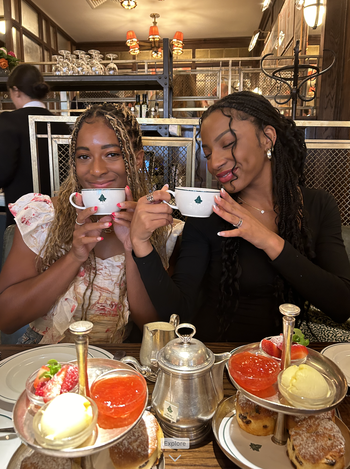 aifs abroad students enjoying tea in london, england