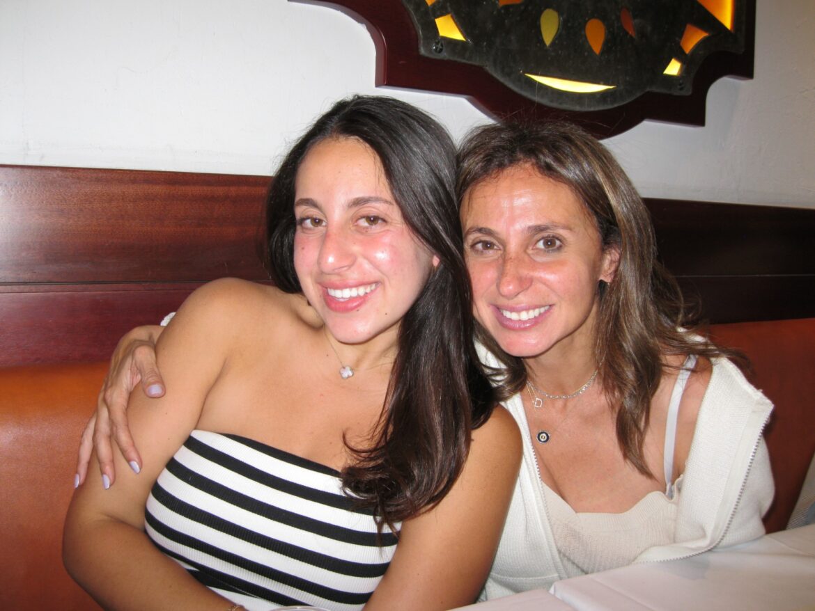 AIFS Abroad student Stephanie and her parent/mom