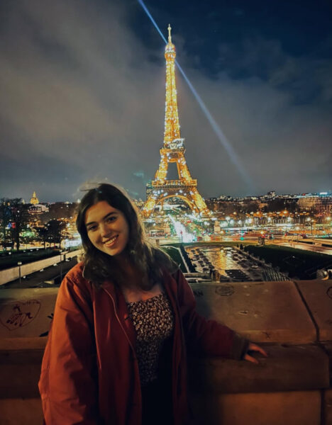 Estudante de AIFs no exterior Hayley em Paris